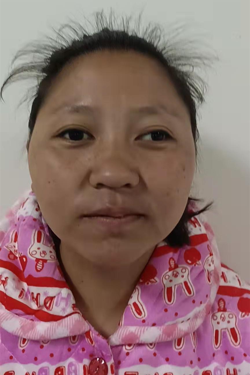 走失者照片 平顶山寻亲：中年女子被救助，穿暗红...
