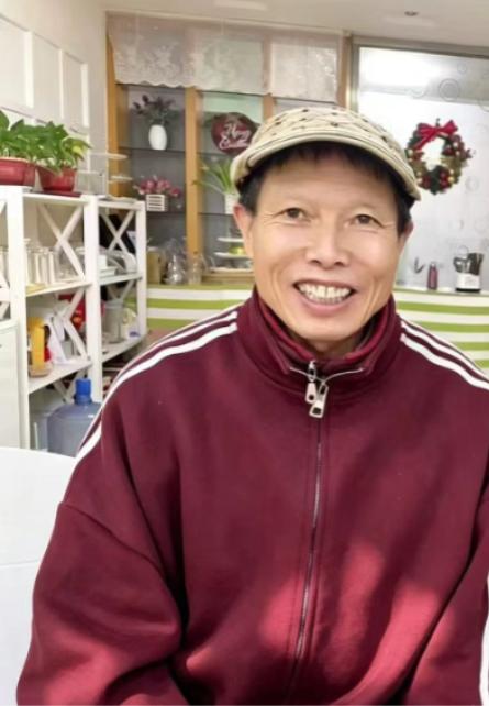 走失者照片 沈阳市寻人：六旬老人走失，穿红色毛...