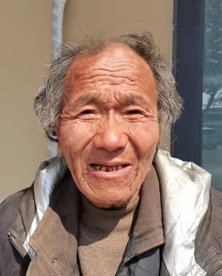 走失者照片 阜阳急寻！七旬老人被救助，穿灰银拼...