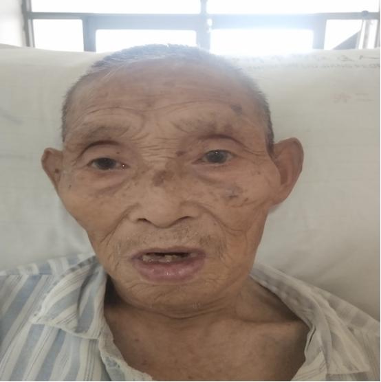 走失者照片 柳州寻亲：八旬老人被送医救治，穿藏...