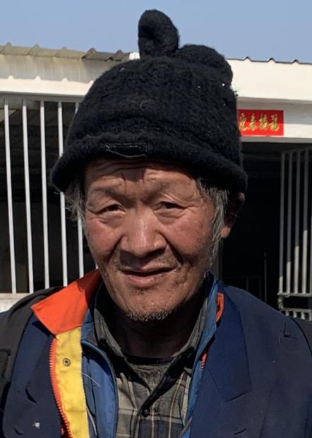 走失者照片 连云港寻亲：五旬男子被救助，穿藏蓝...