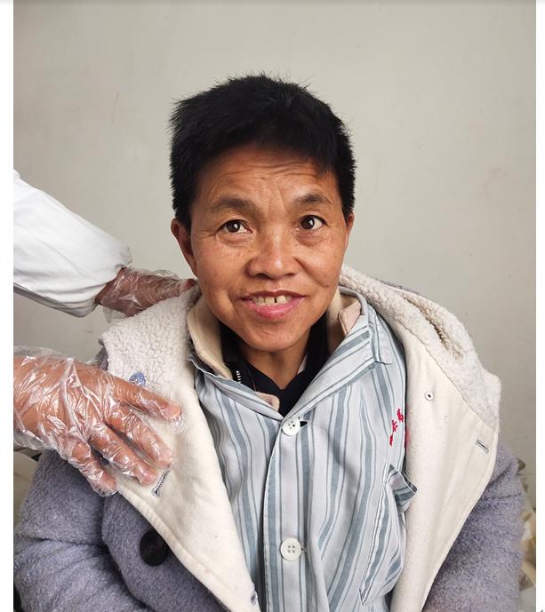 走失者照片 梧州寻亲：五旬女子被救助，穿米白色...