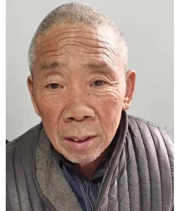 走失者照片 驻马店寻亲：六旬老人被救助，穿黑色...