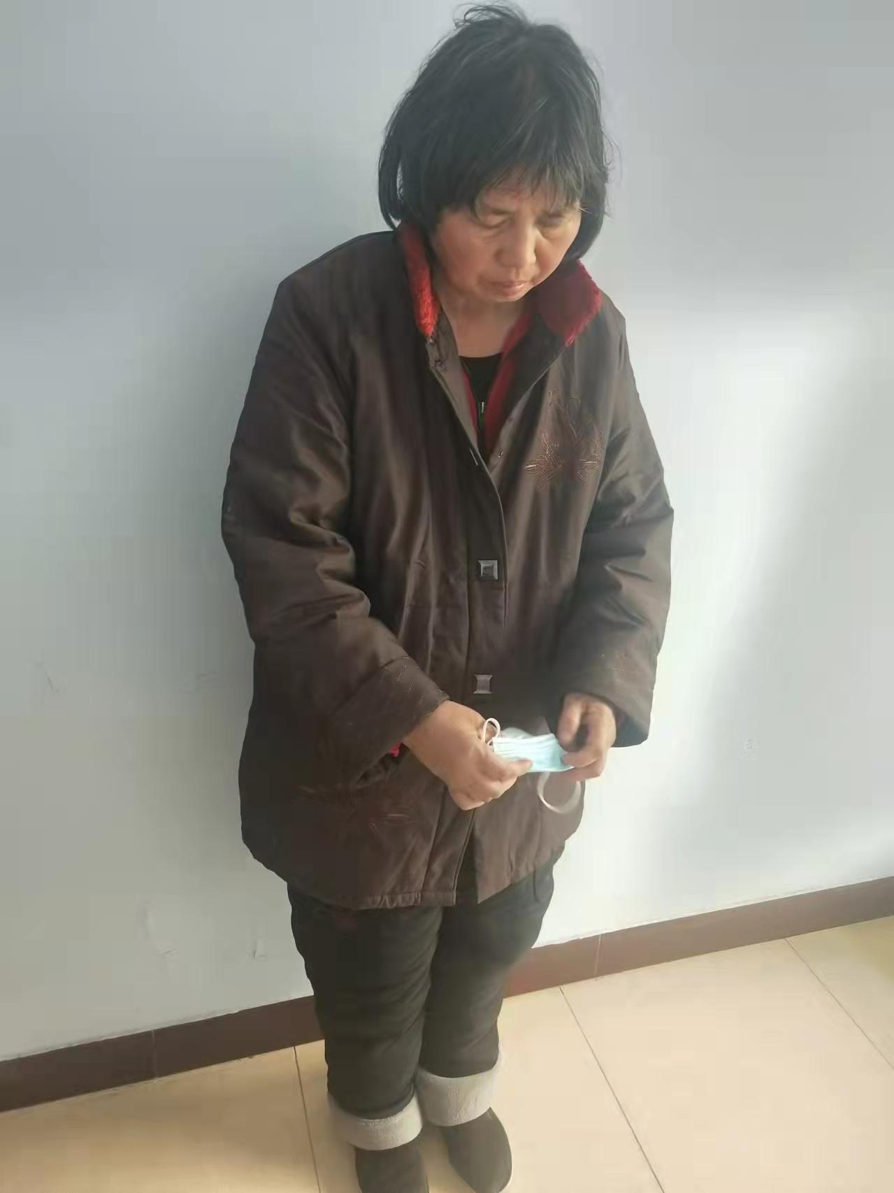 走失者照片 德州寻亲：五旬女子被救助，穿棕红色...