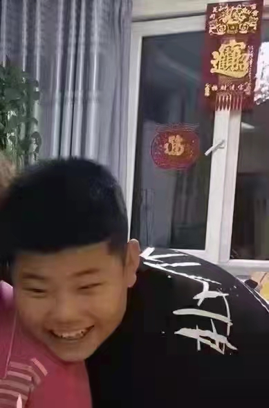 走失者照片 天津急寻：14岁男孩失联，穿白色卫...