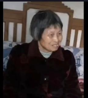 走失者照片 铜陵市急寻：七旬老太失联，戴粉色帽...