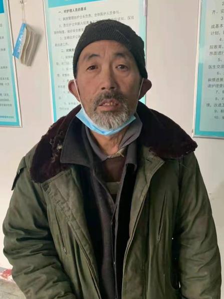 走失者照片 驻马店寻亲：七旬老人被救助，穿军绿...