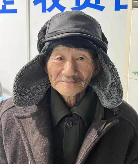 走失者照片 驻马店寻亲：七旬老人被救助，穿褐色...