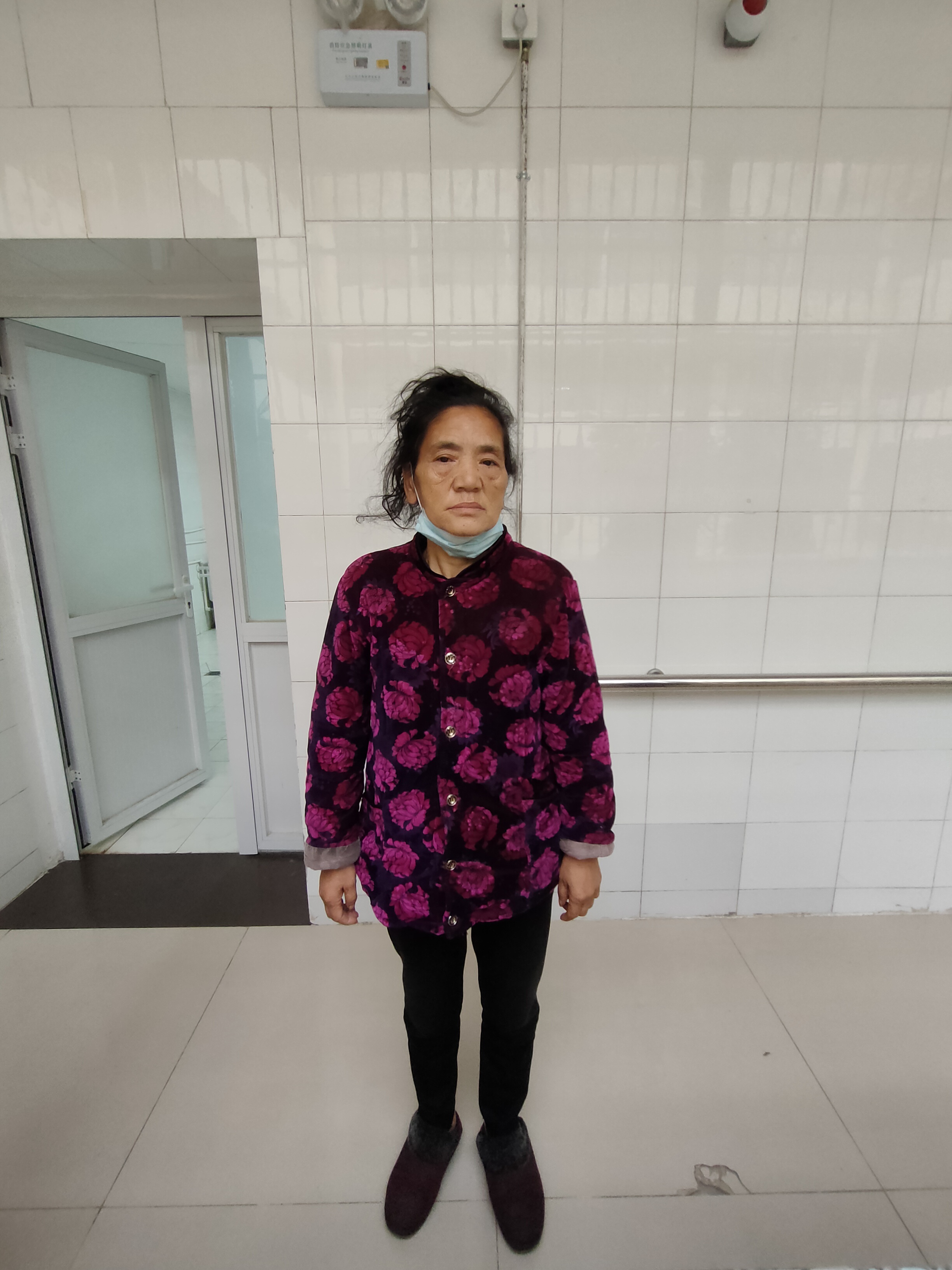 走失者照片 帮她回家：西安五旬女子被救助，自述...