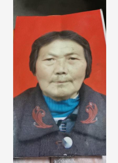 走失者照片 南充八旬老太失联，戴灰色帽子，穿蓝...