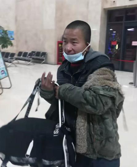 走失者照片 太原寻亲：青年男子被救助，穿墨绿色...