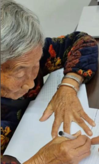 走失者照片 资阳市寻人：八旬老太走失，穿花褂子...