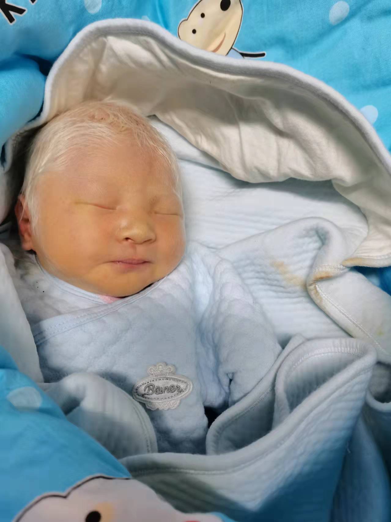 走失者照片 爸爸妈妈你们不要我了吗？渭南男婴被...