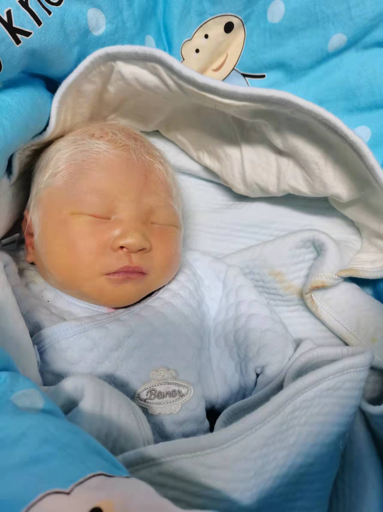 走失者照片 爸爸妈妈你们不要我了吗？渭南男婴被...