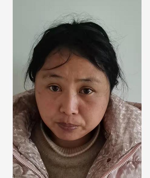 走失者照片 南阳寻亲：青年女子被救助，穿粉色棉...