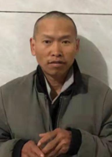 走失者照片 贵港寻亲：中年男子被救助，穿灰色衣...