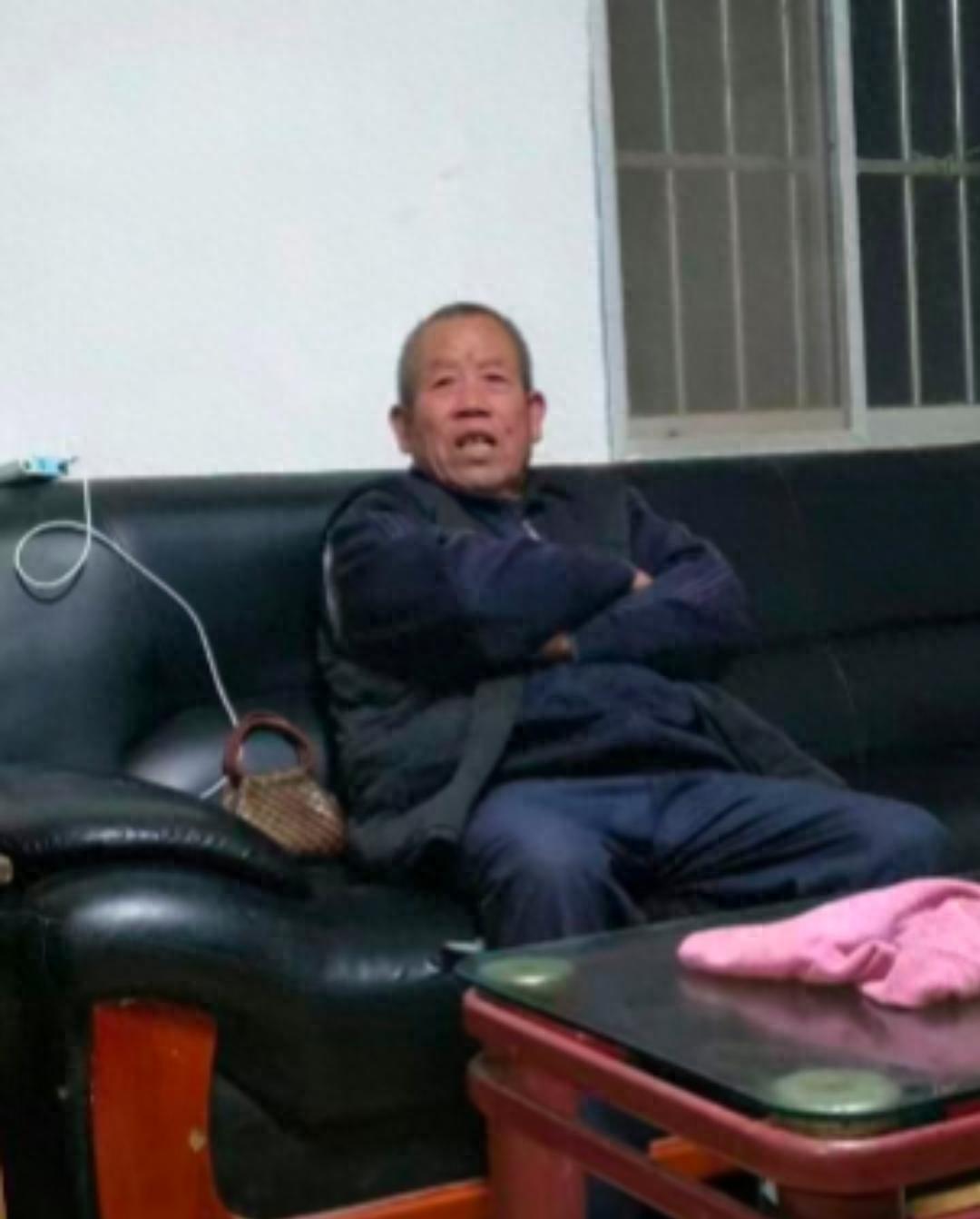 走失者照片 枣庄市寻人：七旬老人走失，穿黑色夹...