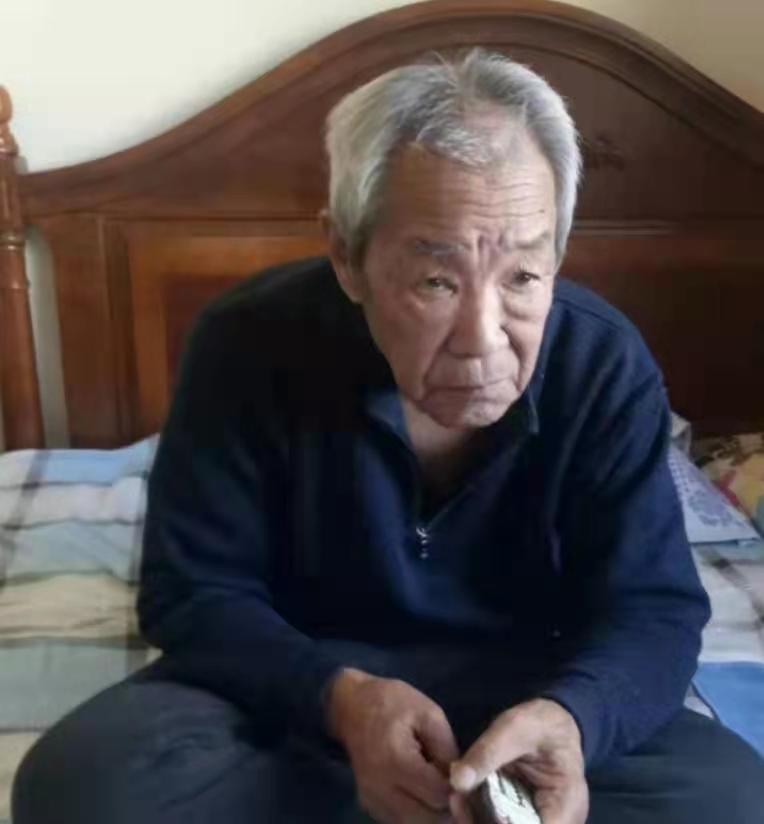 走失者照片 沈阳寻人：八旬老人失联，穿灰色连帽...