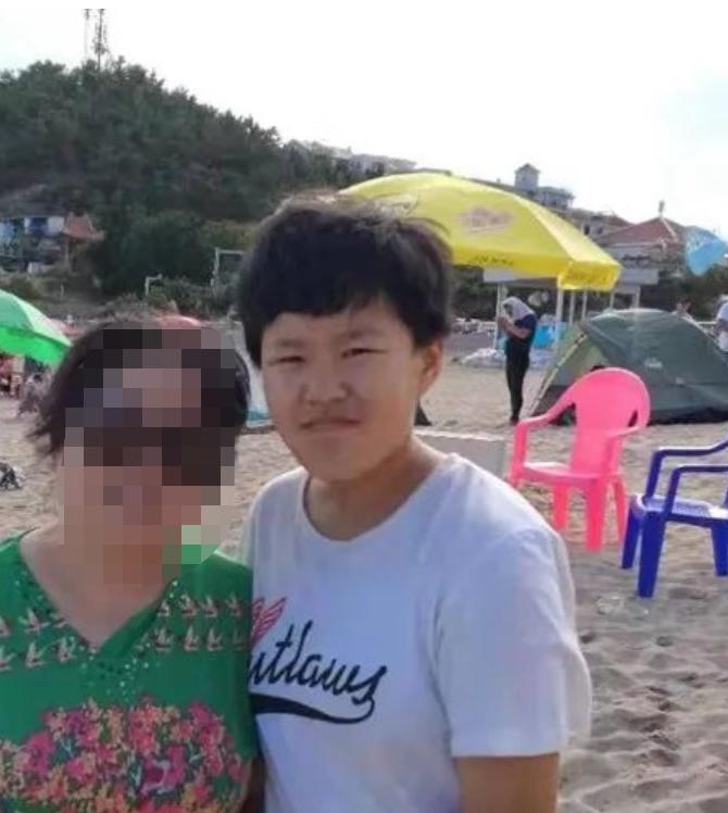 走失者照片 青岛急寻：16岁女孩失联多日，穿白...