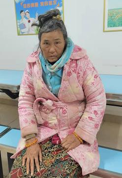 走失者照片 来宾寻亲：五旬女子被救助，无法正常...