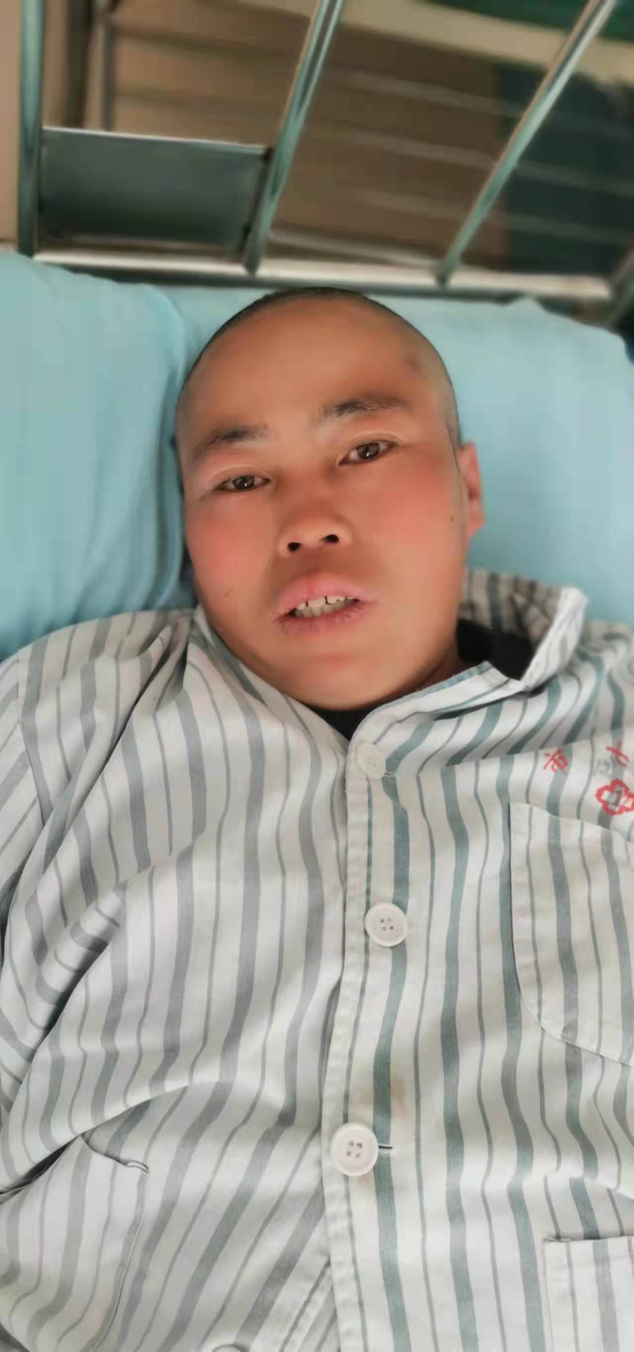 走失者照片 大连寻亲：五旬女子被救助，穿蓝紫色...