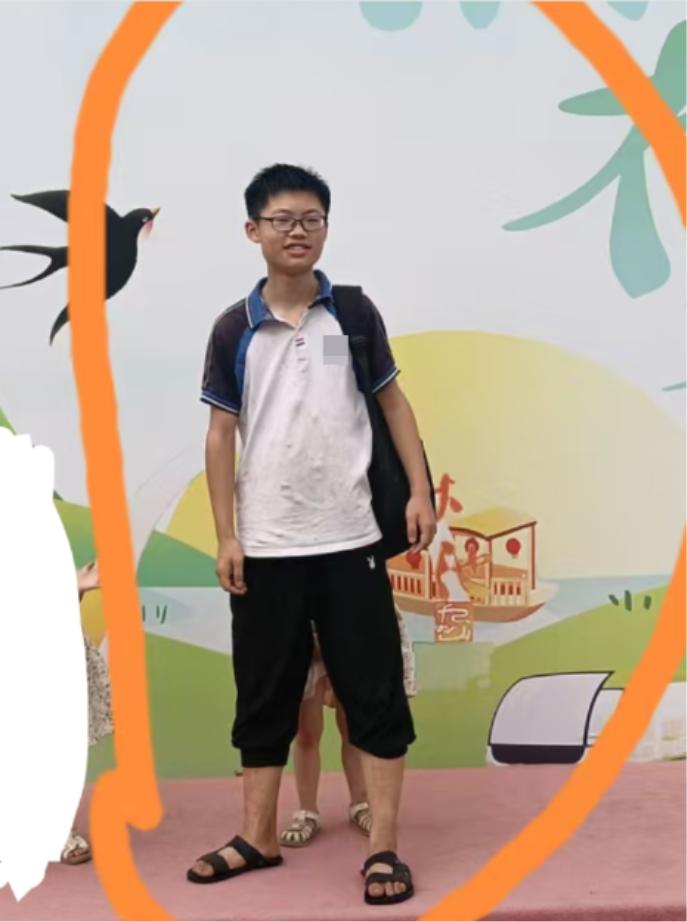 走失者照片 巴中市寻人：16岁男孩走失，穿白色...