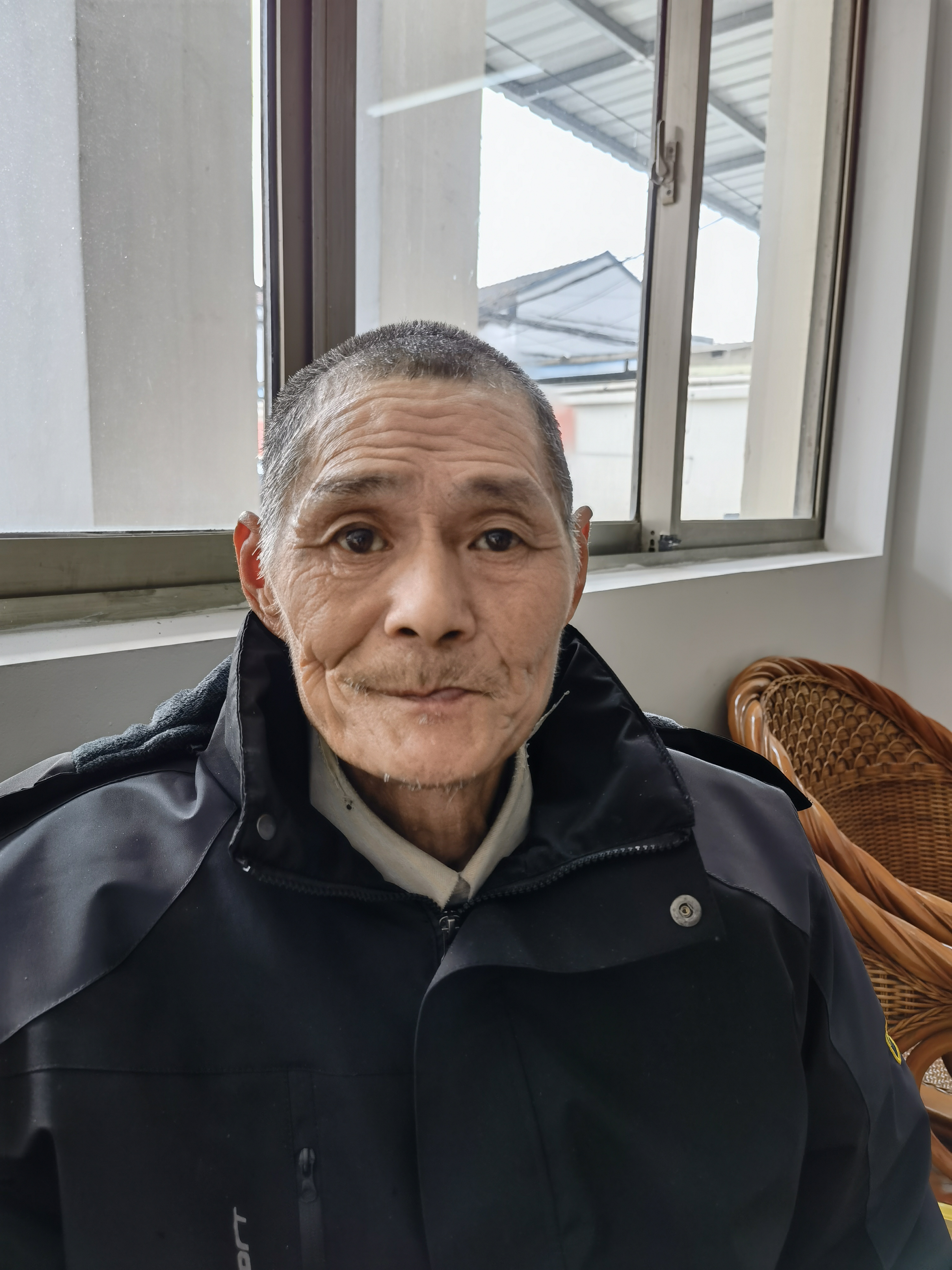走失者照片 寻亲：无锡八旬老人被救助月余，穿藏...