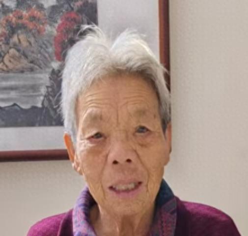 走失者照片 淮北市寻人：八旬老太走失，穿红色上...