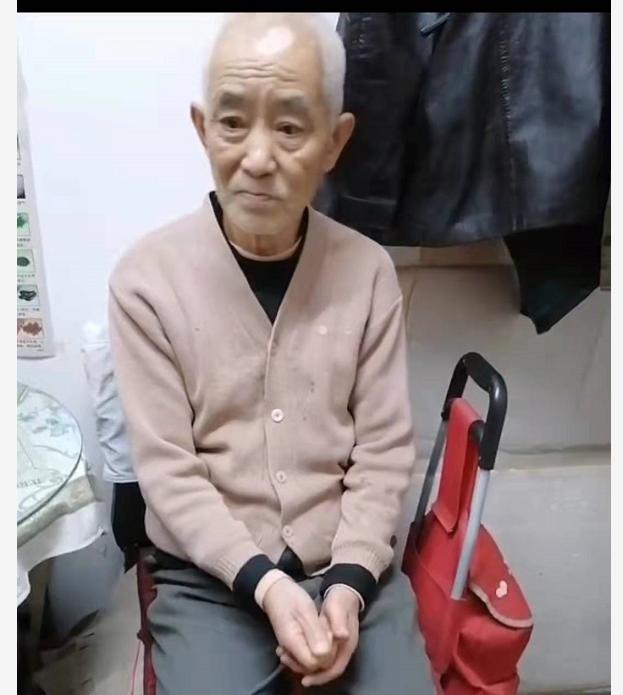 走失者照片 紧急寻人：沈阳七旬老人走失，背挎包...