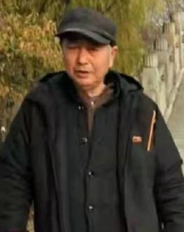 走失者照片 徐州寻人！七旬老人失联，戴黑色帽子...