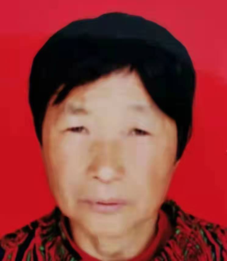 走失者照片 驻马店急寻！六旬老太走失，戴红色帽...