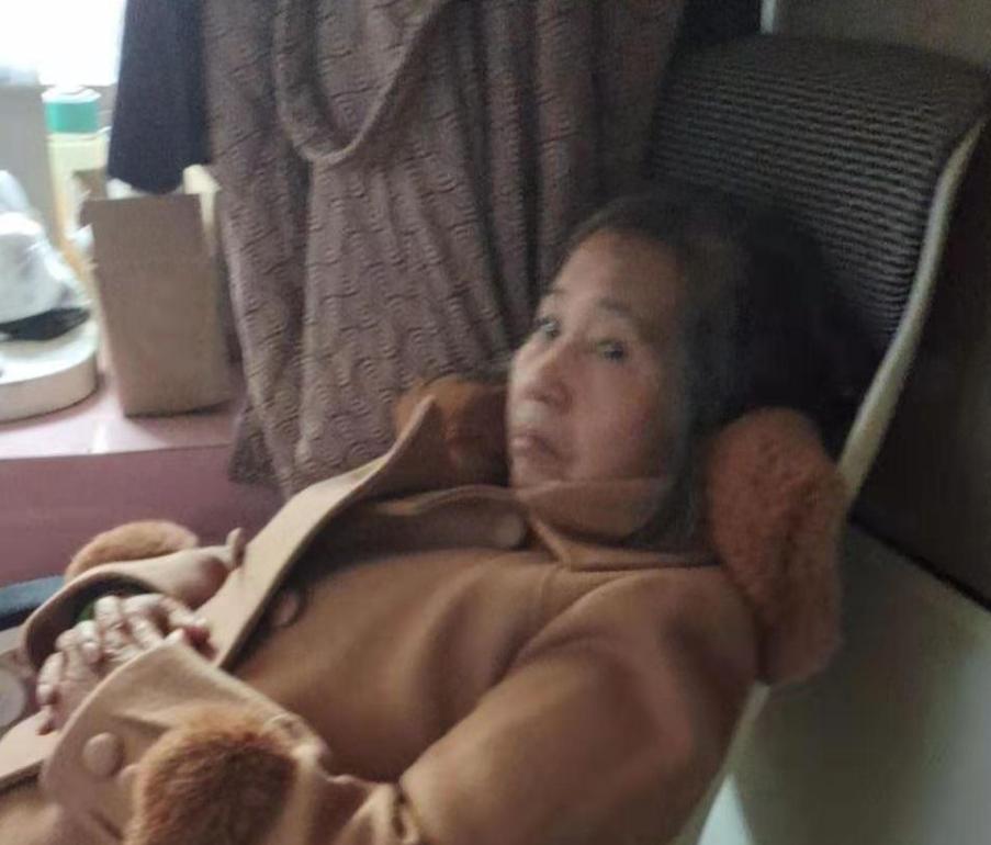走失者照片 长沙宁乡急寻：六旬老太走失，穿大红...