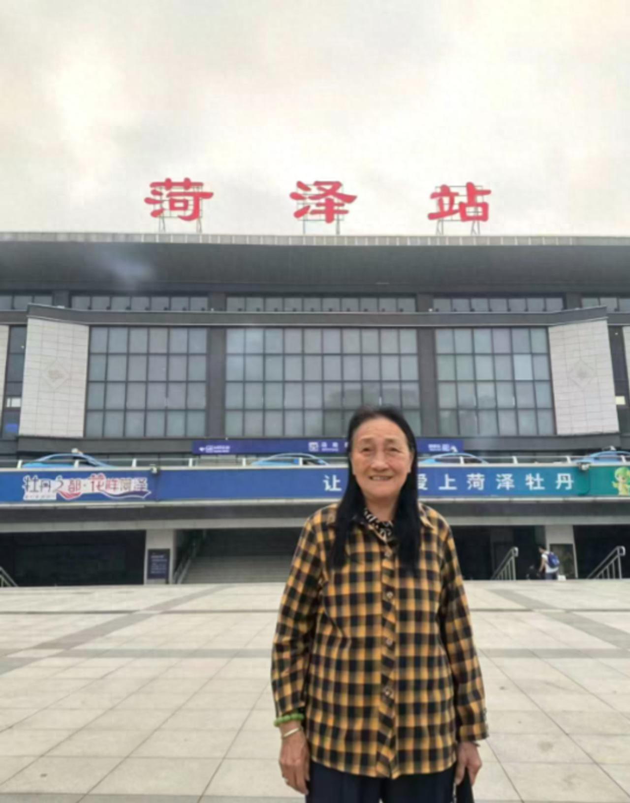 走失者照片 福州市寻人：八旬老太走失，穿黄黑相...