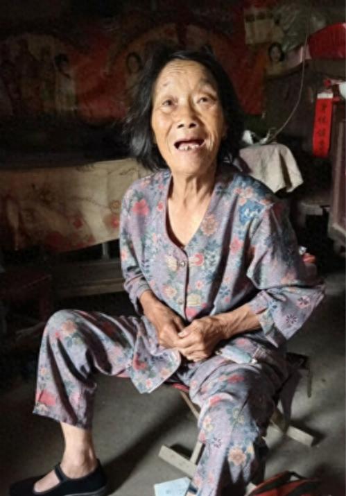走失者照片 日照市寻人：七旬老太走失，高1米4...