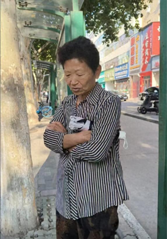 走失者照片 漯河市寻人：七旬老太走失，患小脑萎...