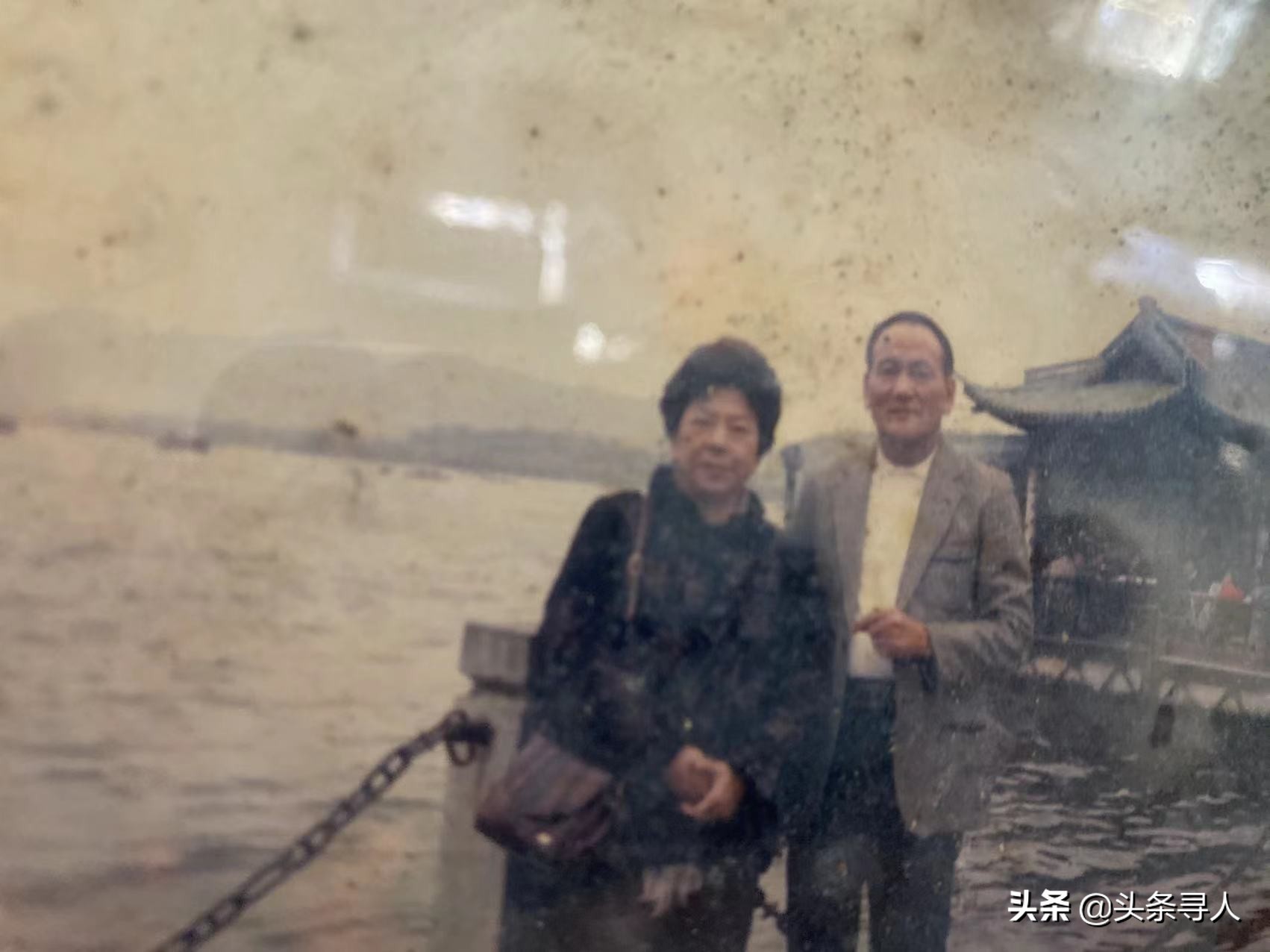 走失者照片 “大伯回来探亲时，曾取爷爷奶奶坟前...
