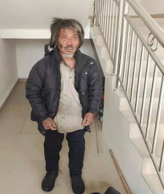 走失者照片 百色寻亲：六旬老人被救助，自述叫岑...