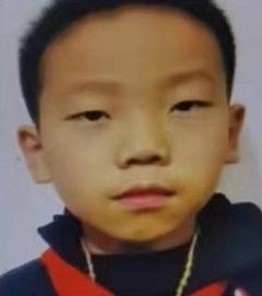 走失者照片 西宁急寻：12岁男孩无故失联，穿灰...