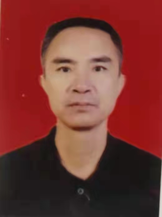走失者照片 鞍山急寻：六旬老人走失，患癫痫，戴...