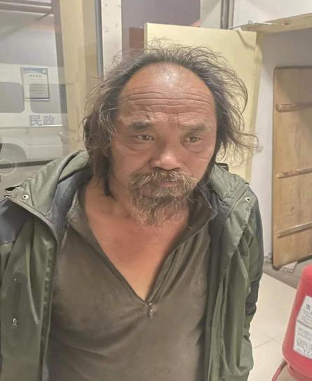 走失者照片 商丘寻亲：五旬男子被救助，穿绿色外...