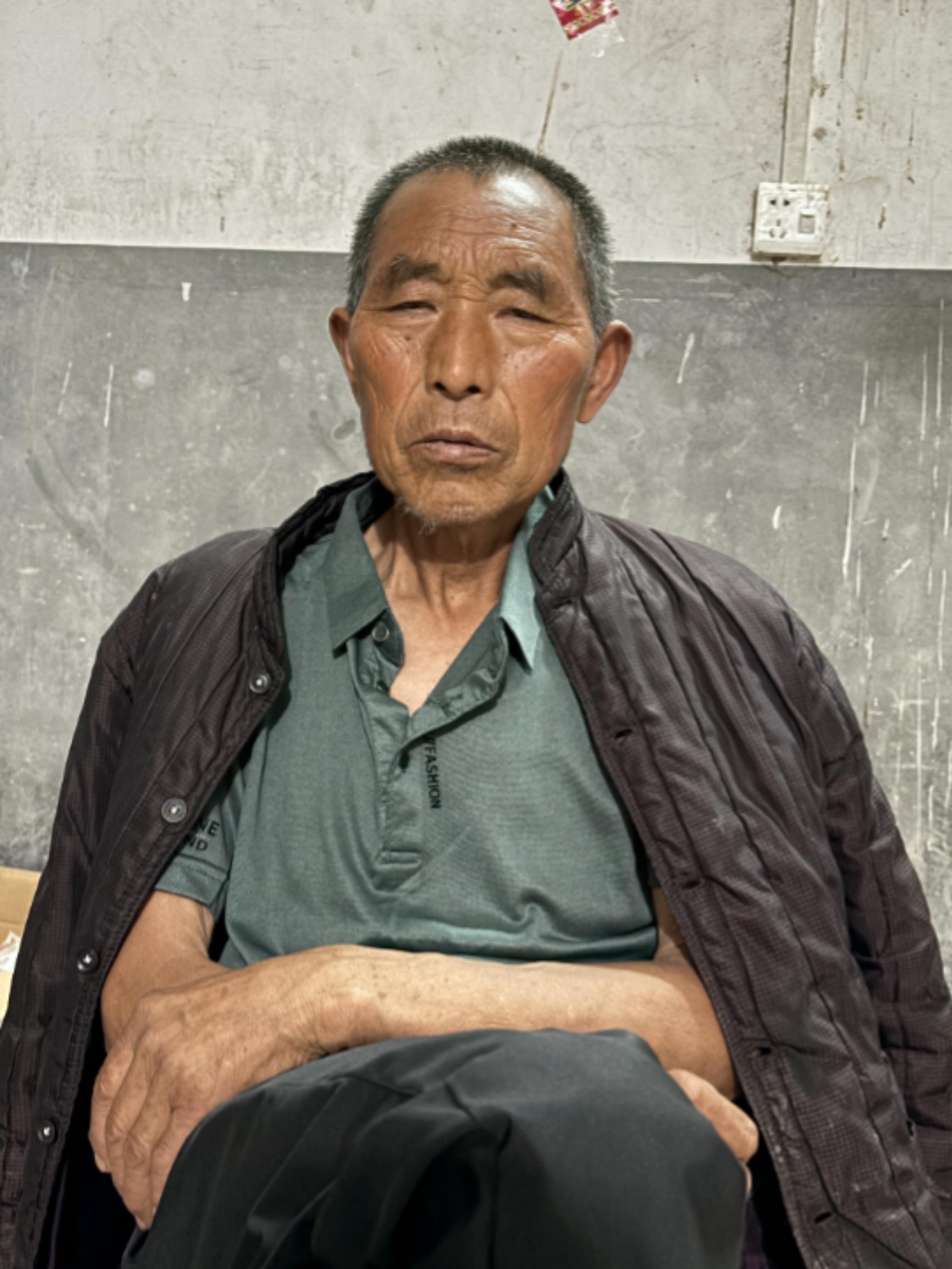 走失者照片 驻马店市寻人：七旬老人走失，穿条纹...