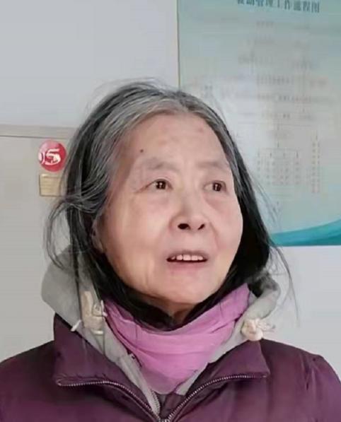 走失者照片 唐山寻亲：六旬老太被救助，穿紫色羽...