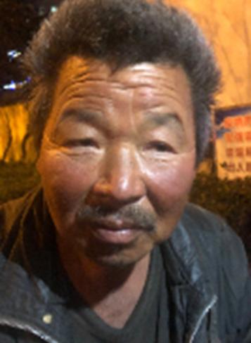 走失者照片 临沂急寻！五旬男子被救助，穿黑色衣...