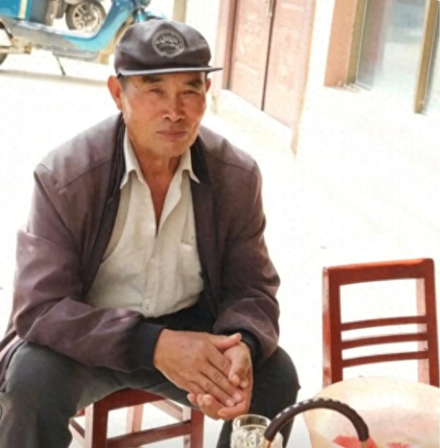 走失者照片 保山市寻人：六旬老人走失，穿黑色衣...