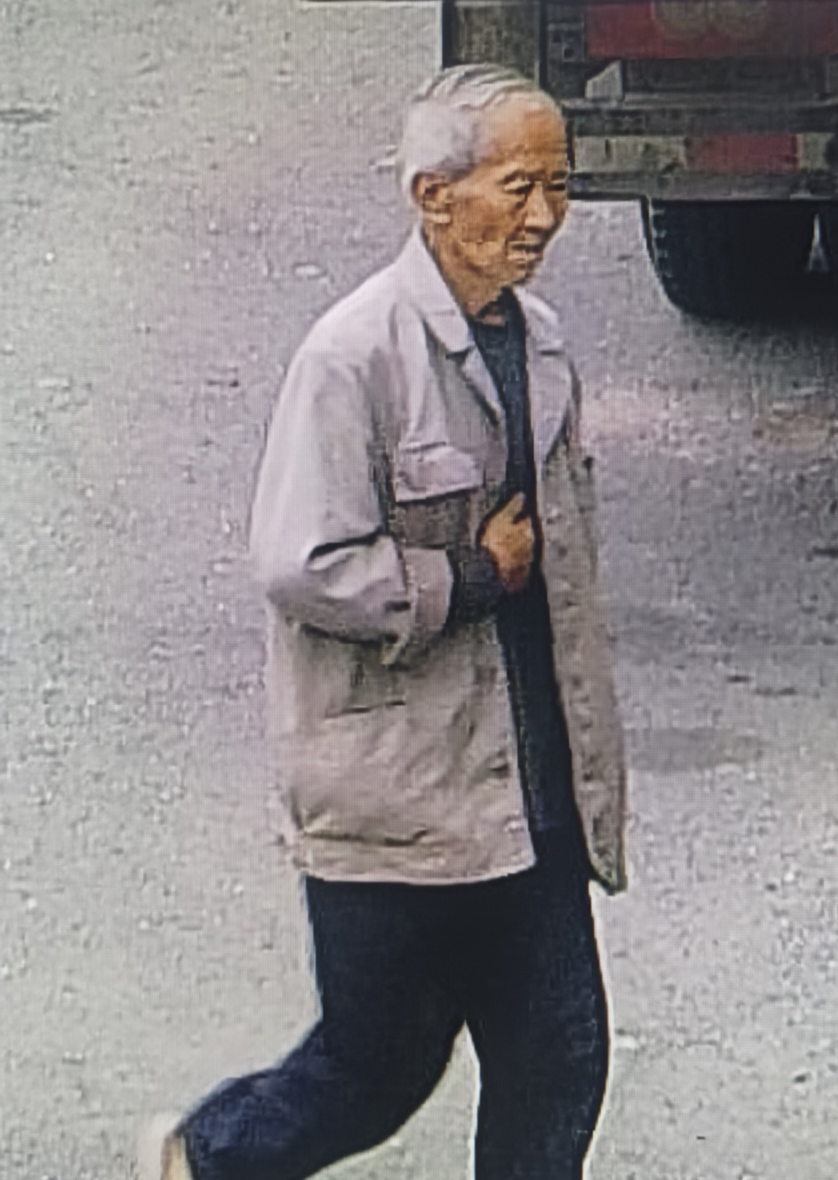 走失者照片 遂宁市寻人：七旬老人走失，穿卡其色...