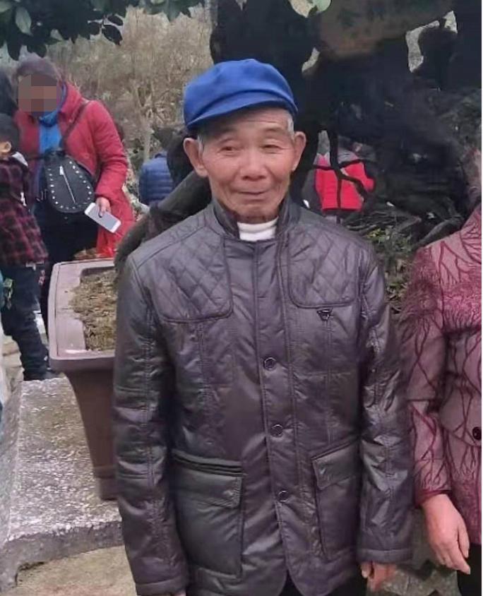 走失者照片 六盘水盘州急寻：八旬老人走失，戴蓝...