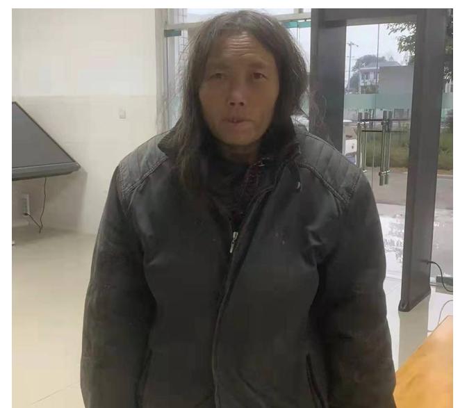走失者照片 绵阳寻亲：五旬女子被救助，穿灰蓝色...