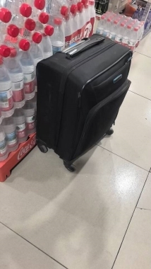 走失者照片 黑色行李箱