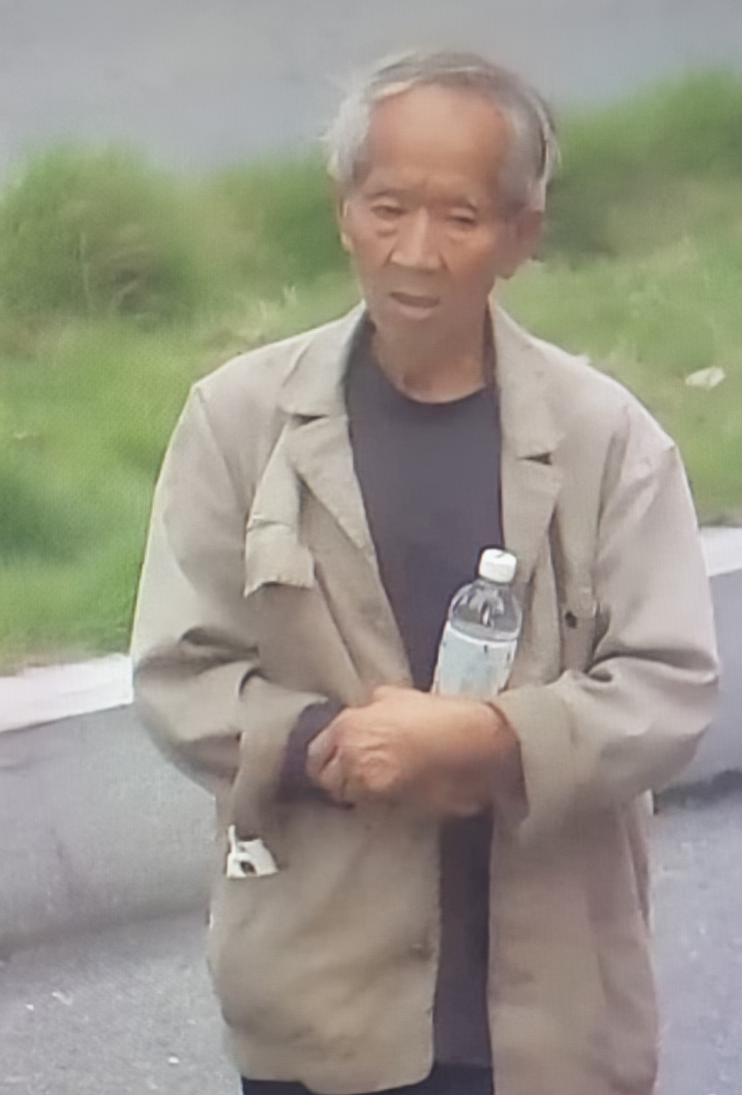 走失者照片 遂宁市寻人：七旬老人走失，穿卡其色...