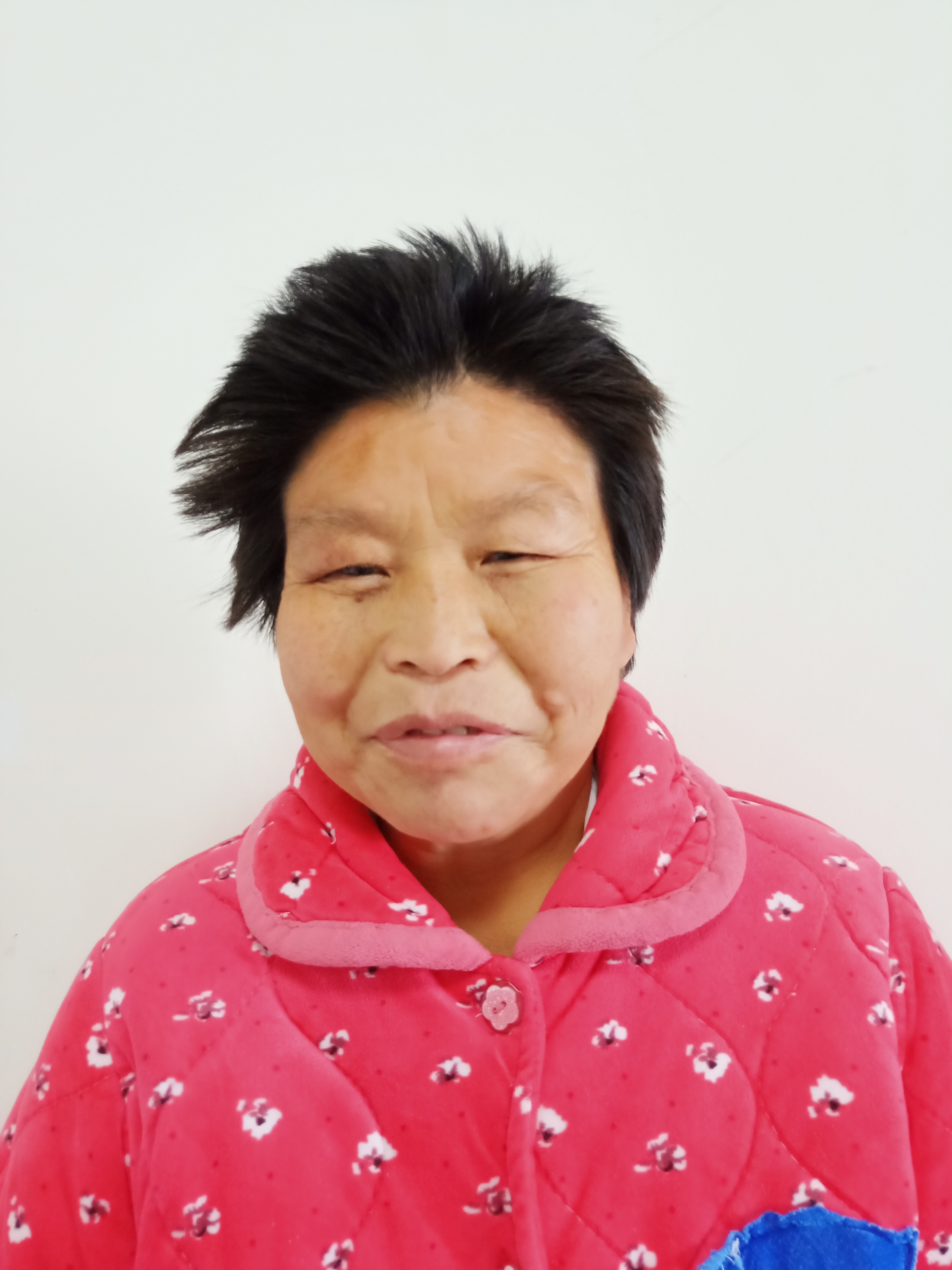 走失者照片 驻马店寻亲：五旬女子被救助，自述叫...